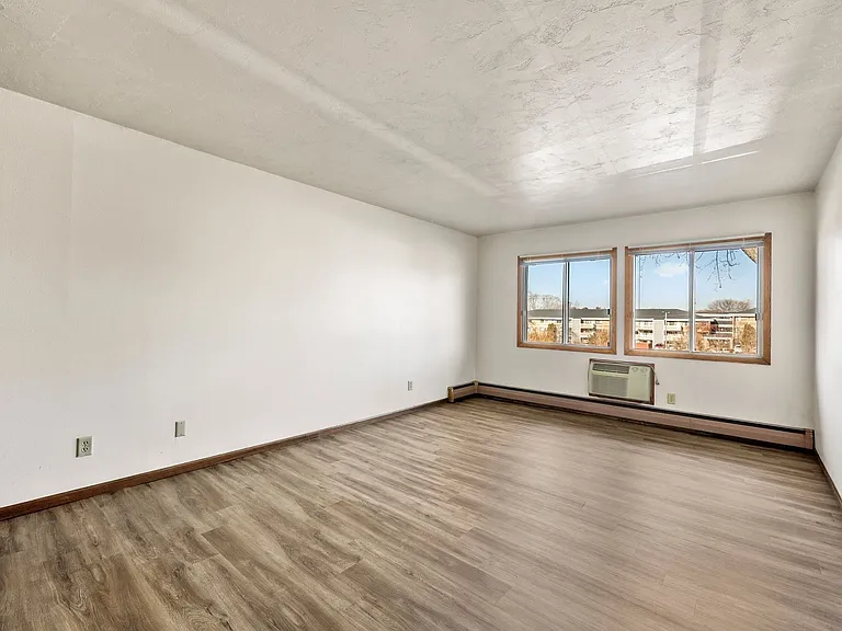 1143 W Carriage Dr #11 — Photo 17