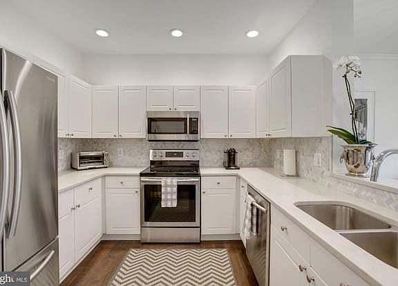 5th image of 4560 Strutfield Ln APT 1304