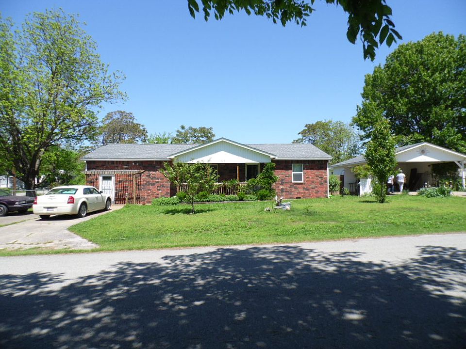 1st image of 209 W Carl St
