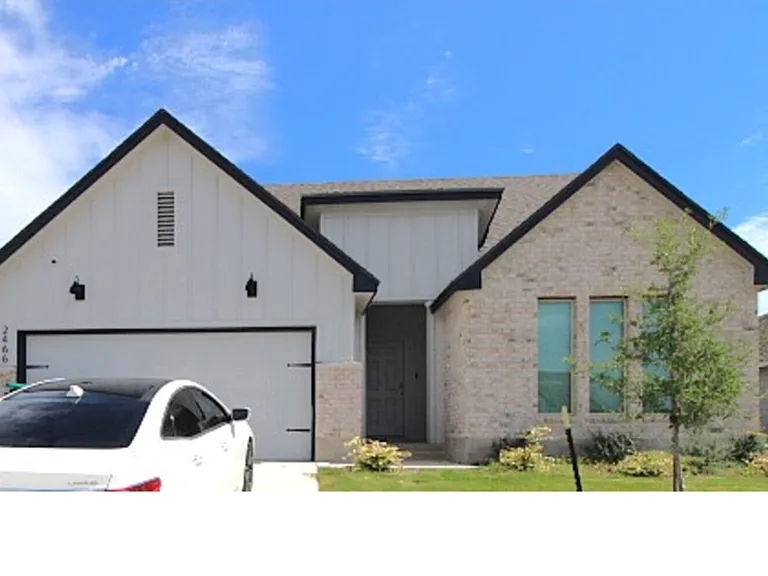 2466 Bee Creek Dr — Photo 1