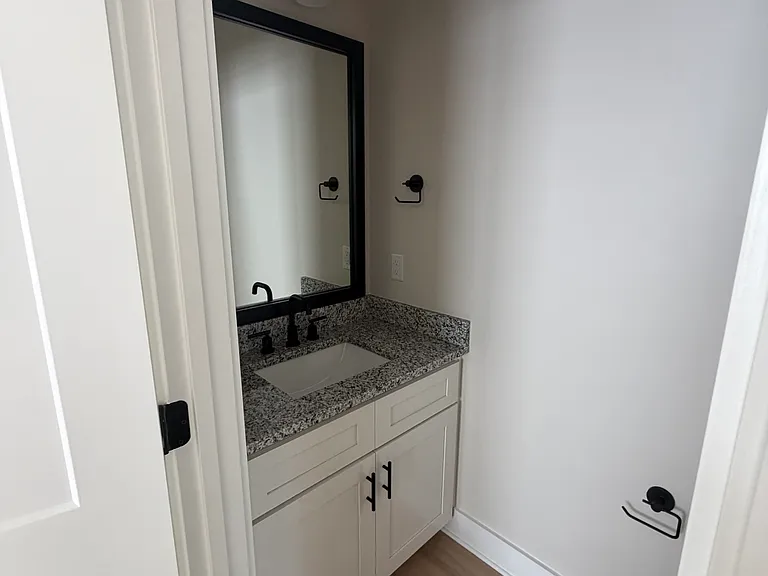 212 N Yadkin Ave #A — Photo 10