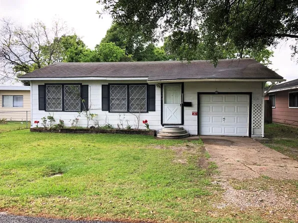 2130 9th St, Port Neches, TX 77651