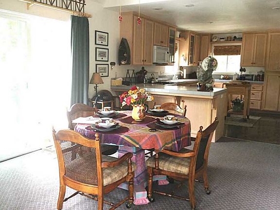 3rd image of 647 Lone Pine Ln