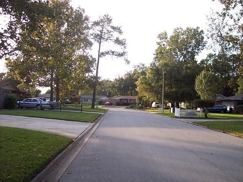 3rd image of 7725 Lisa Dr E