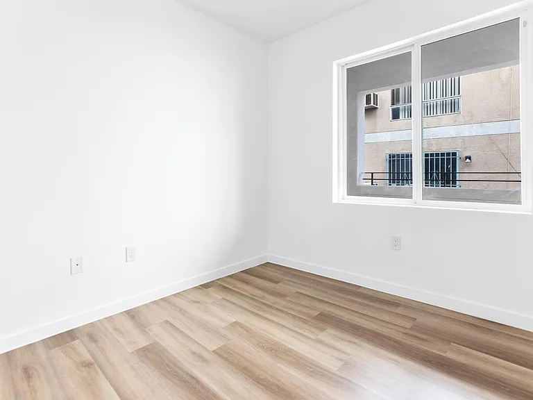 900 S Harvard Blvd #201 — Photo 14