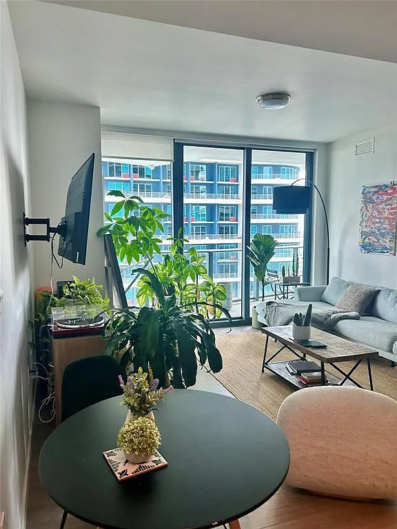 1 bed, 1.0 bath, 570 sqft, $3,250 — Photo 4