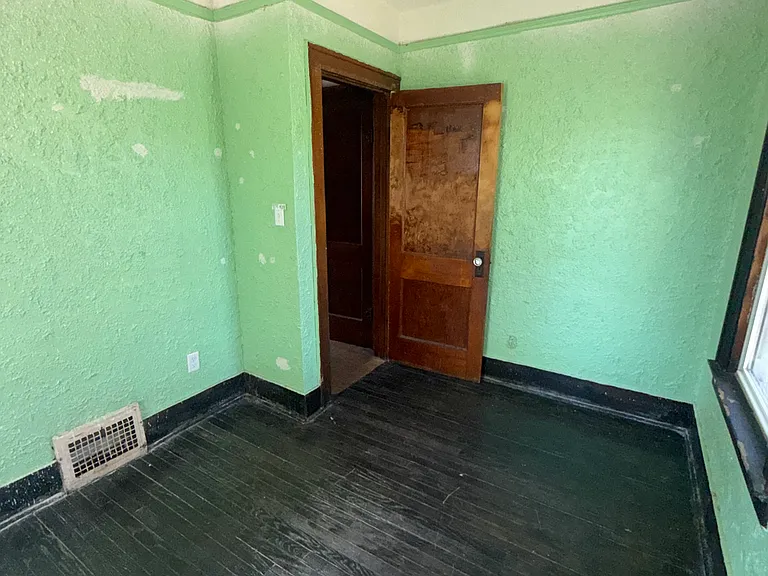 3918 Trumbull Ave — Photo 12