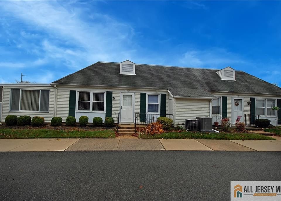 1st image of 174 Portland Ln #174D