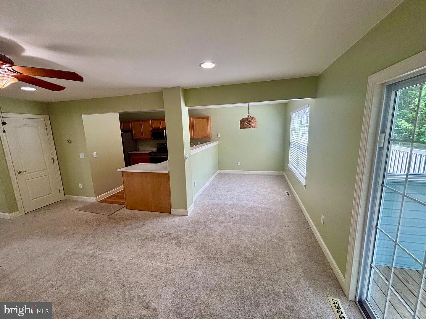 4 bed, 3.5 bath, 1900 sqft, $2,400 — Photo 3