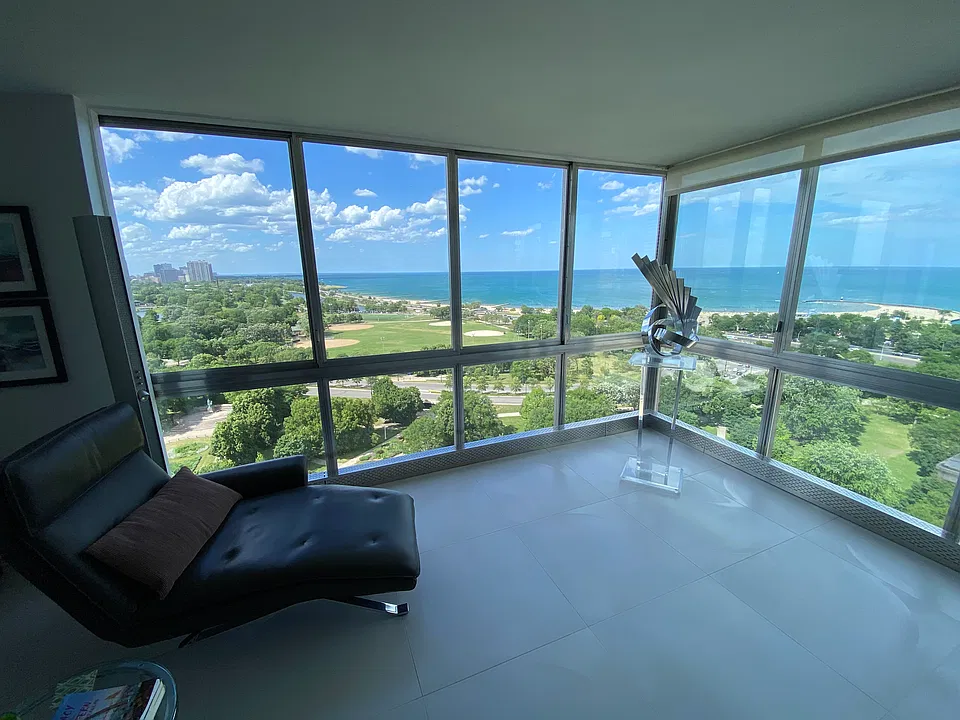 1555 N Dearborn Pkwy #21AB