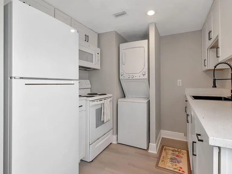 107 Karde Ln #C — Photo 3