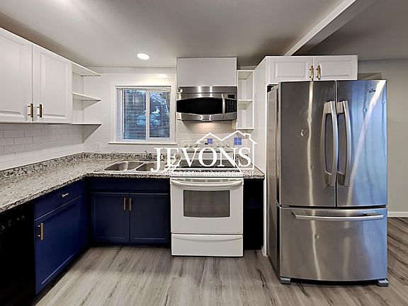 3rd image of 3303 S Ainsworth Ave #A