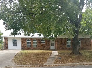 604 Rocking Horse Ln, Yale, OK 74085