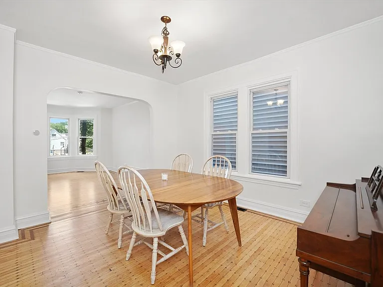 1629 W Foster Ave #1 — Photo 5