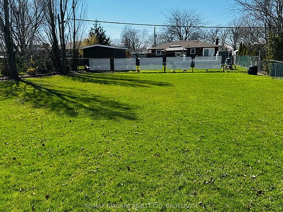 3rd image of 15 Collier Rd N