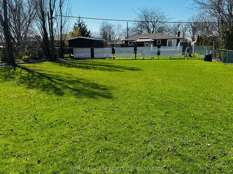 15 Collier Rd N — Photo 3