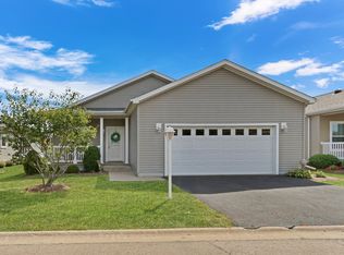 305 Legacy Ct, Grayslake, IL 60030