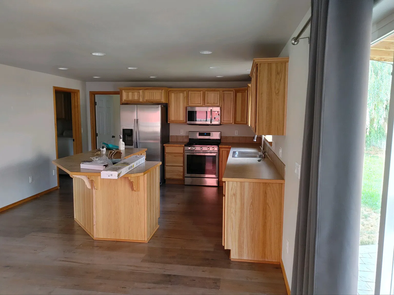 4 bed, 2255 sqft, $3,000 — Photo 3