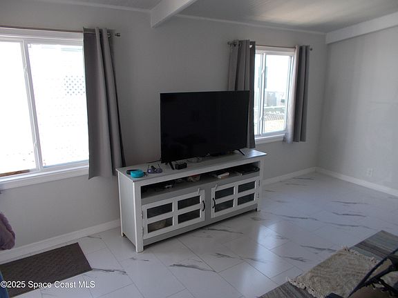 3rd image of 801 Lychee Dr