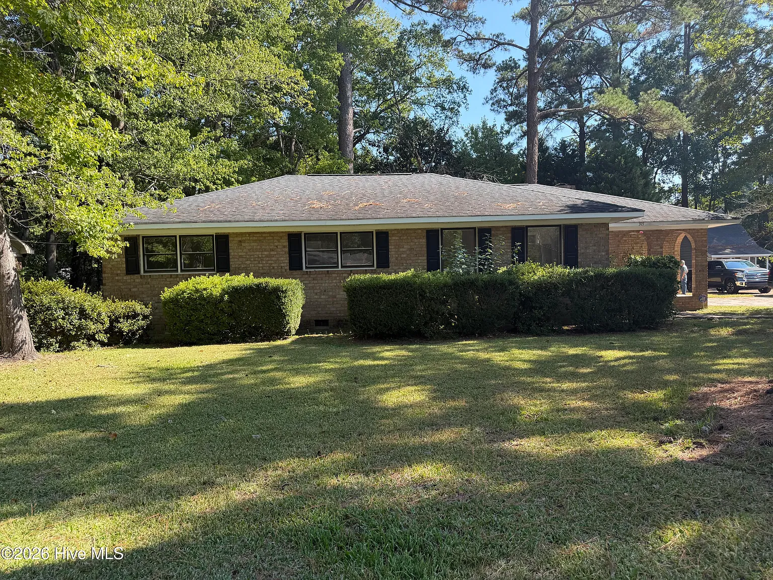 3 bed, 2.0 bath, 1772 sqft, $2,000 — Photo 2