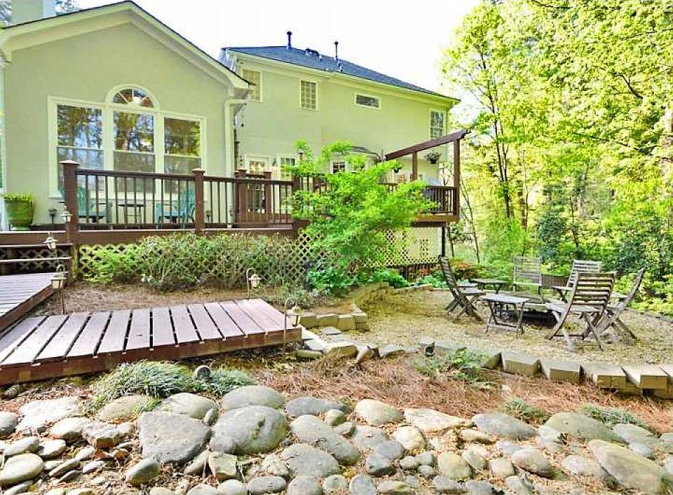 2nd image of 1840 Crestvale Pl NE