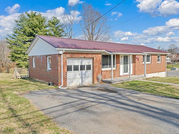 2nd image of 1111 Curve Rd