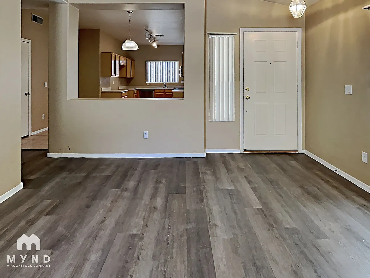 Building Photo - 685 E Cantebria Dr