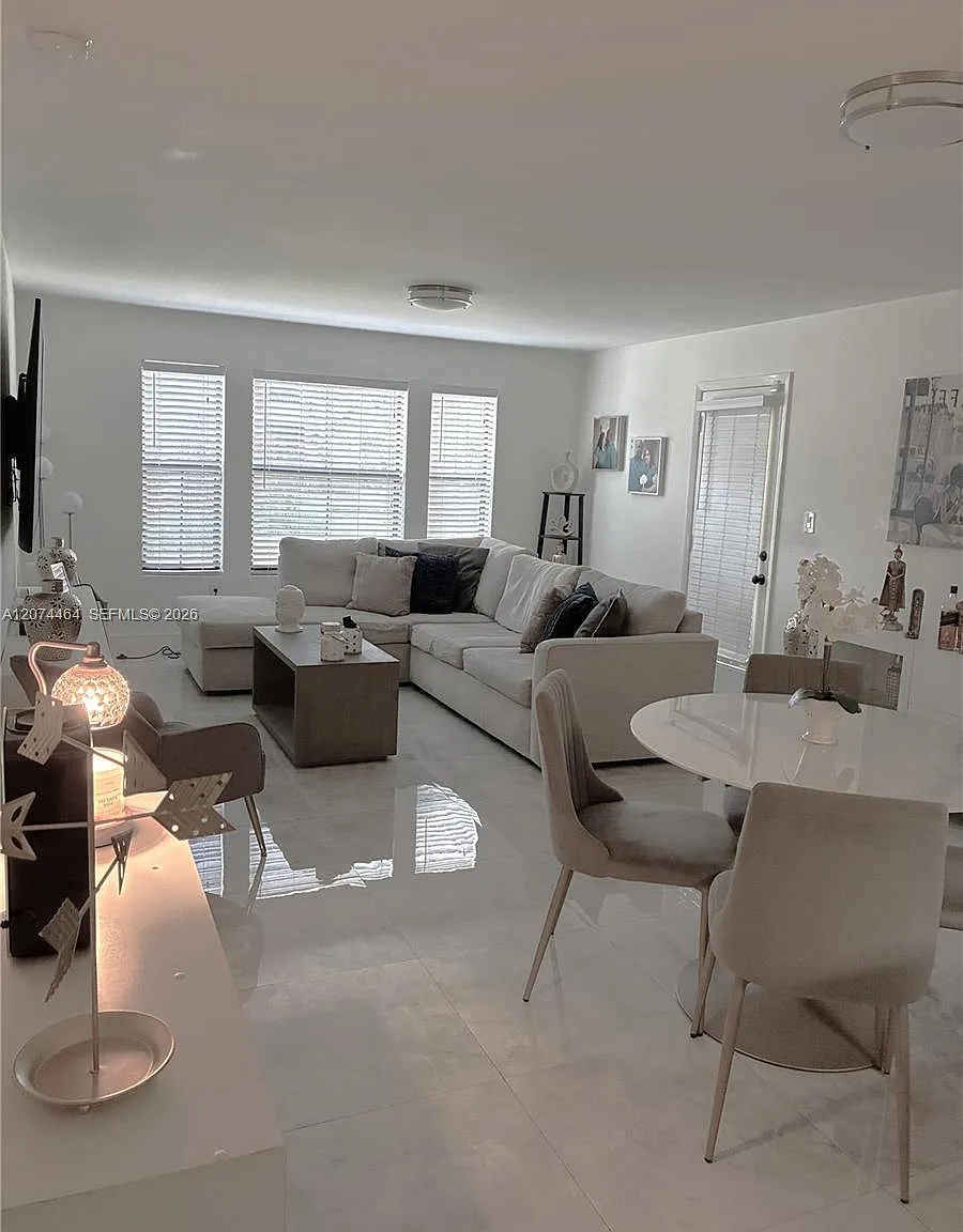 Biscayne Beach Club Condo — Photo 2