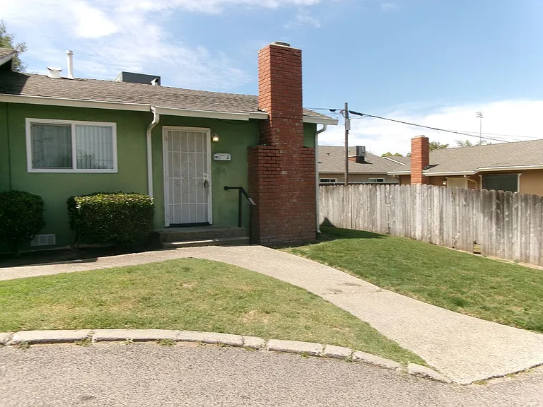570 Gilbert Ave #1-3 — Photo 2