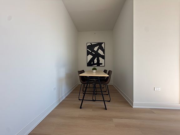2nd image of 1100-15 W Grand Ave #310