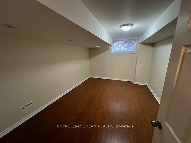 685 Everlasting Cres #B — Photo 13