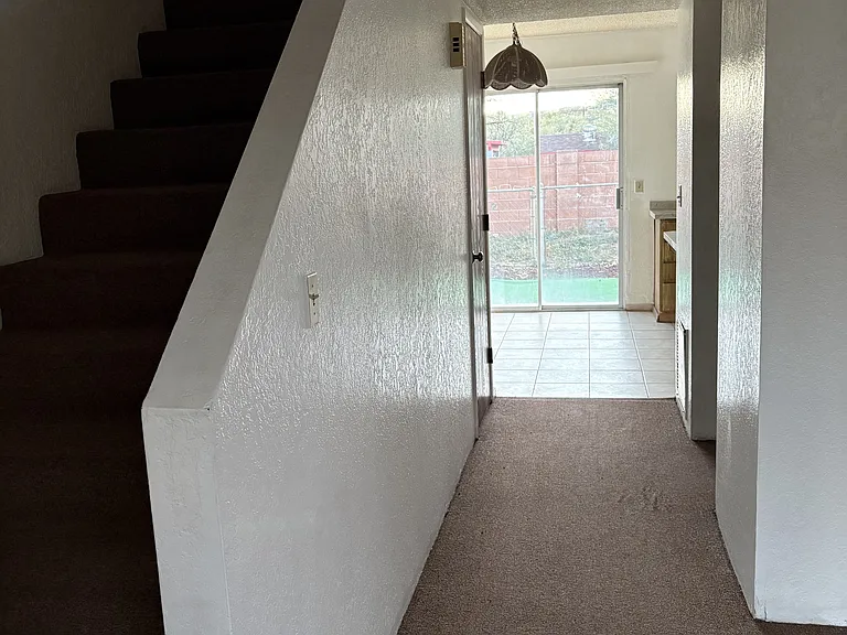 433 Avenida Garza #C — Photo 8