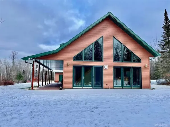 15821 W North Dr #B, Saxon, WI 54559