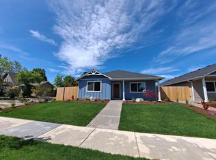 1024 SW L St, Grants Pass, OR 97526