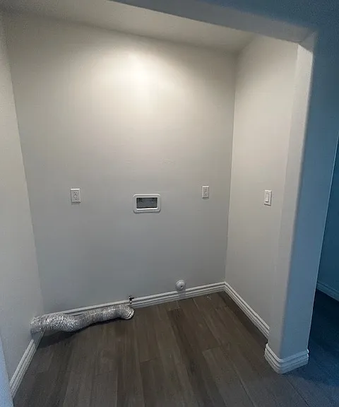 washer/dryer hook ups