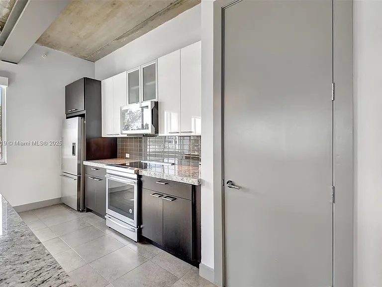 110 SE 2nd St #203 — Photo 10