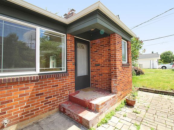 3rd image of 5922-5924 NE 11th Ave #5922