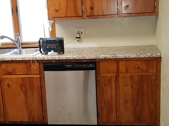 3rd image of 1026 W 11th St