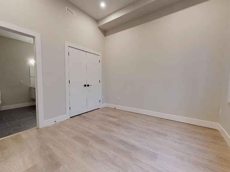 5726 Inglis St — Photo 15