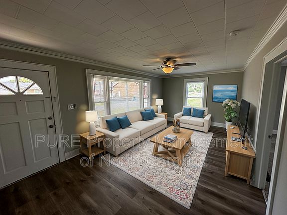 5th image of 1101 Woodlawn St