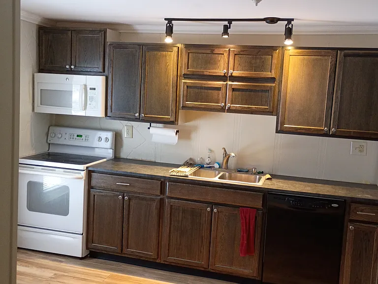 1607 N Davis Ave — Photo 3