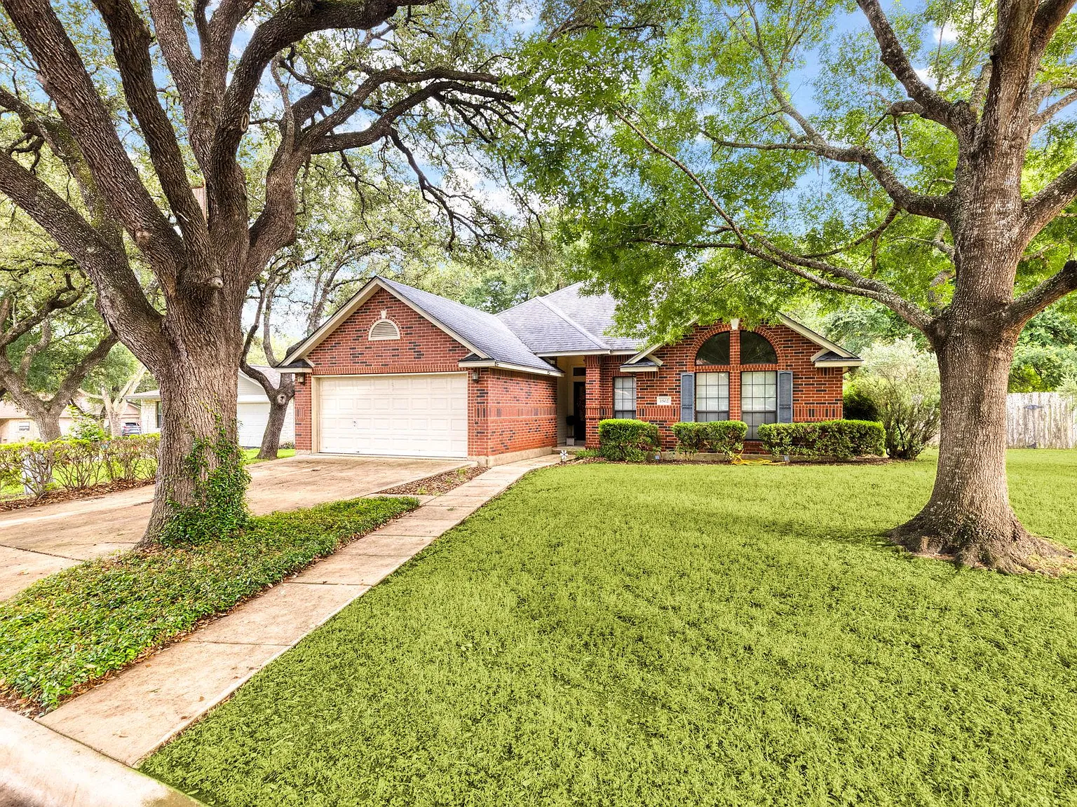 3 bed, 2.0 bath, 1388 sqft, $1,950 — Photo 1