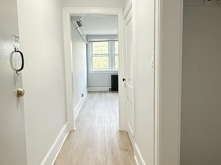 74 Hanna St W #8 — Photo 2
