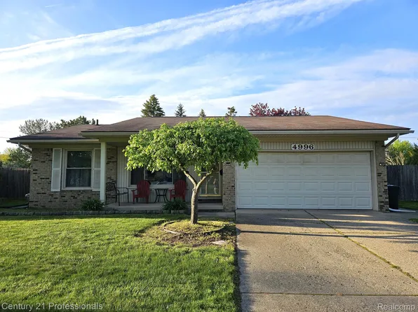 4996 Foxcroft Dr, Troy, MI 48085