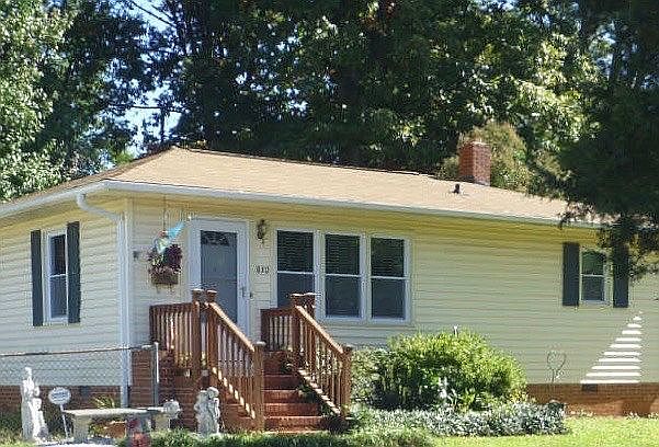 1st image of 810 Reid St