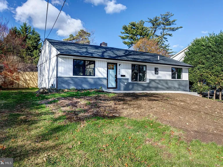 308 Lenox Rd — Photo 3