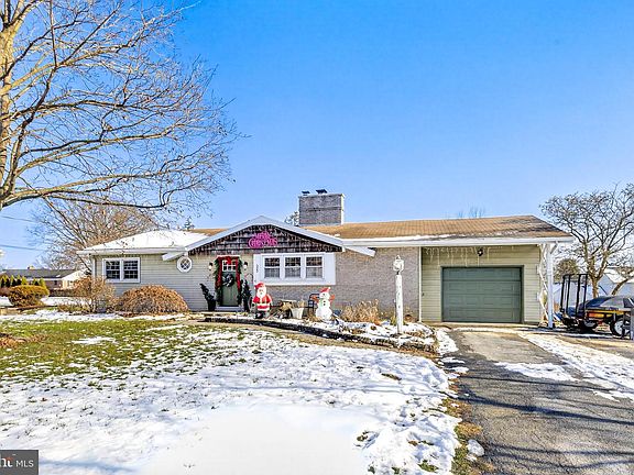 3rd image of 323 Edgemont Dr