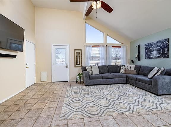 2nd image of 1008 Lake Bluff Ct