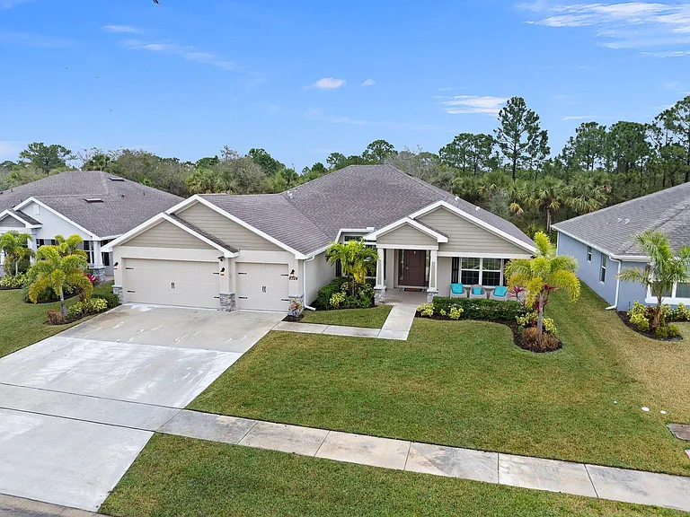 8324 Amalfi Cir — Photo 52