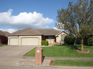 2438 S April Ave, Springfield, MO 65807